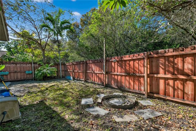 160 SW 206th Ave, Pembroke Pines, FL 33029