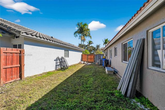 160 SW 206th Ave, Pembroke Pines, FL 33029