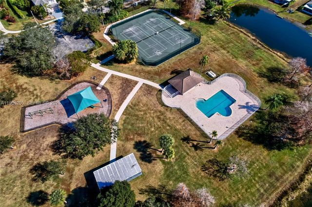 160 SW 206th Ave, Pembroke Pines, FL 33029