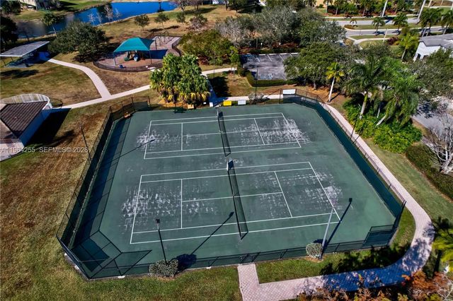 160 SW 206th Ave, Pembroke Pines, FL 33029