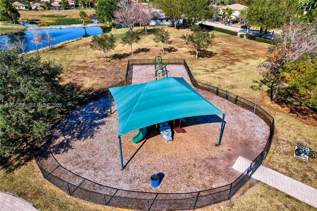 160 SW 206th Ave, Pembroke Pines, FL 33029