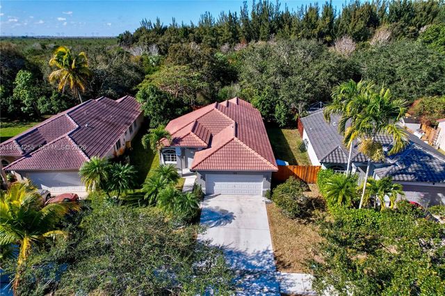 160 SW 206th Ave, Pembroke Pines, FL 33029