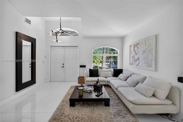 160 SW 206th Ave, Pembroke Pines, FL 33029