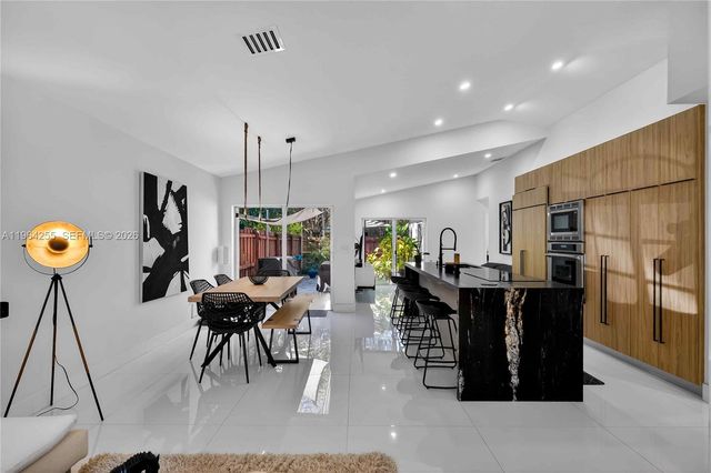 160 SW 206th Ave, Pembroke Pines, FL 33029