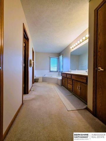 20724 Sequoia Street, Omaha, NE 68022