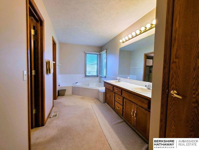 20724 Sequoia Street, Omaha, NE 68022