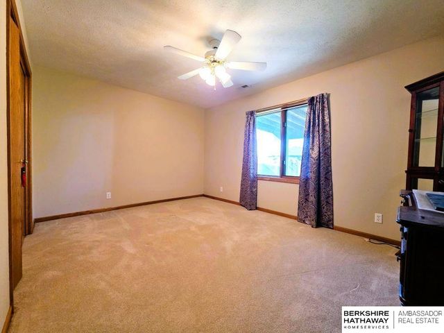 20724 Sequoia Street, Omaha, NE 68022