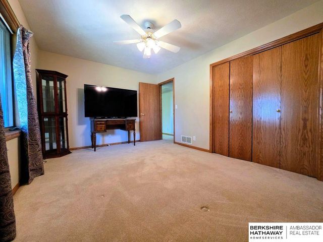 20724 Sequoia Street, Omaha, NE 68022