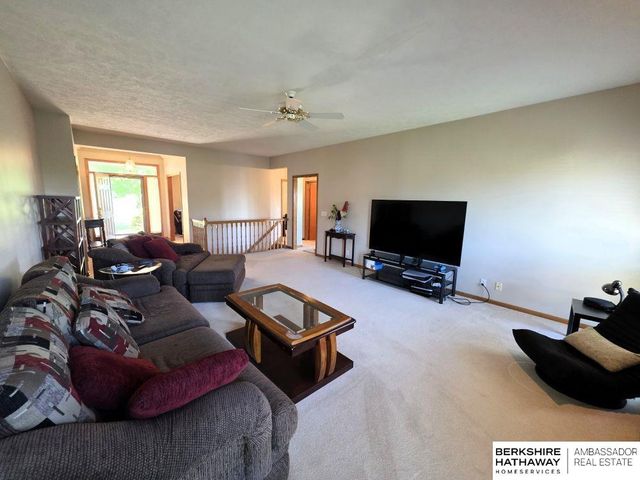 20724 Sequoia Street, Omaha, NE 68022
