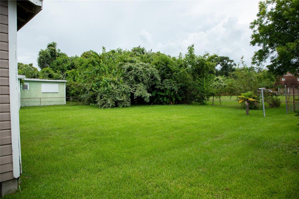 123 Lake Road, La Marque, TX 77568