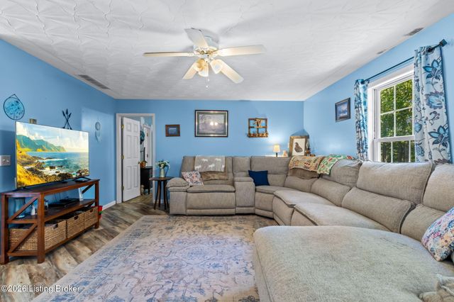 1931 Pitts Point Rd, Shepherdsville, KY 40165
