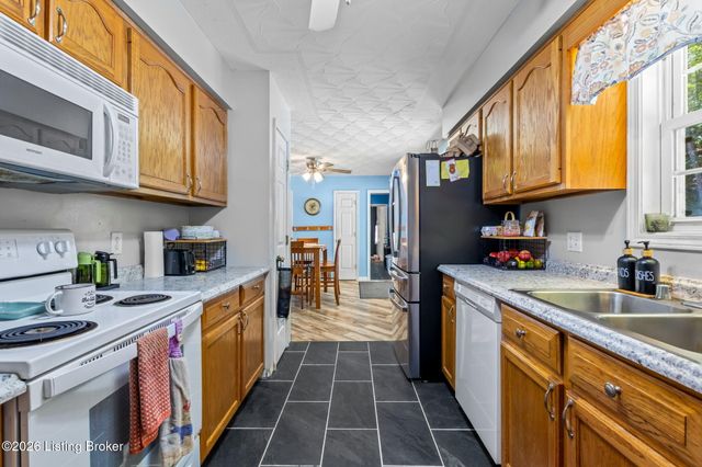 1931 Pitts Point Rd, Shepherdsville, KY 40165