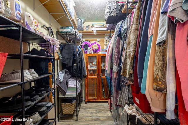 1931 Pitts Point Rd, Shepherdsville, KY 40165