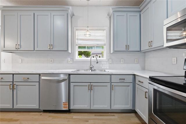 1044 N Troost Avenue, Olathe, KS 66061