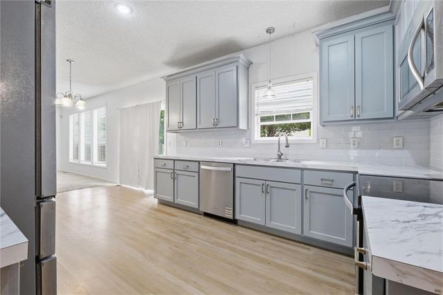 1044 N Troost Avenue, Olathe, KS 66061