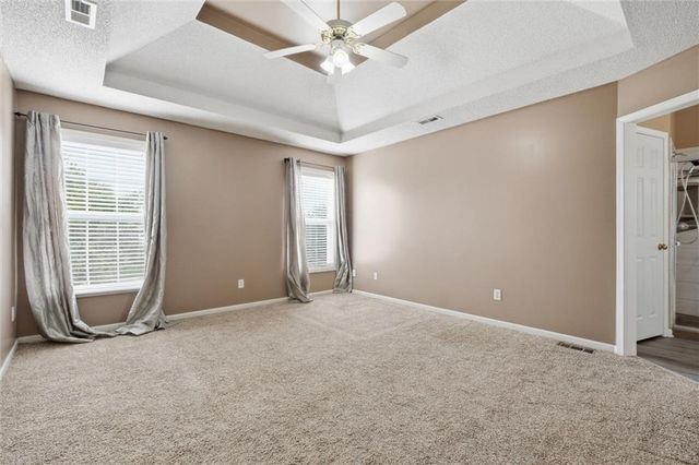 1044 N Troost Avenue, Olathe, KS 66061
