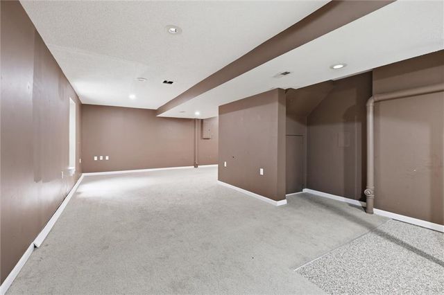 1044 N Troost Avenue, Olathe, KS 66061