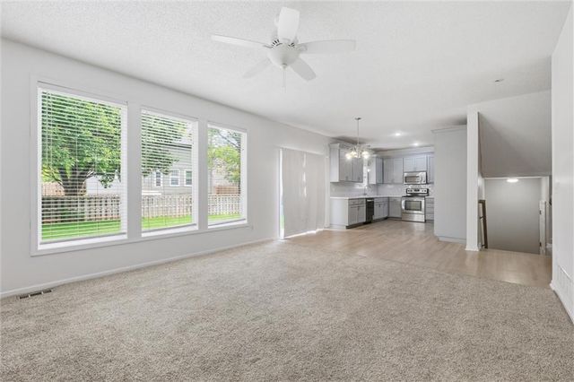 1044 N Troost Avenue, Olathe, KS 66061