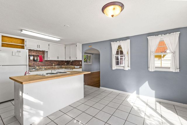 2816 Oxford Street N, Roseville, MN 55113