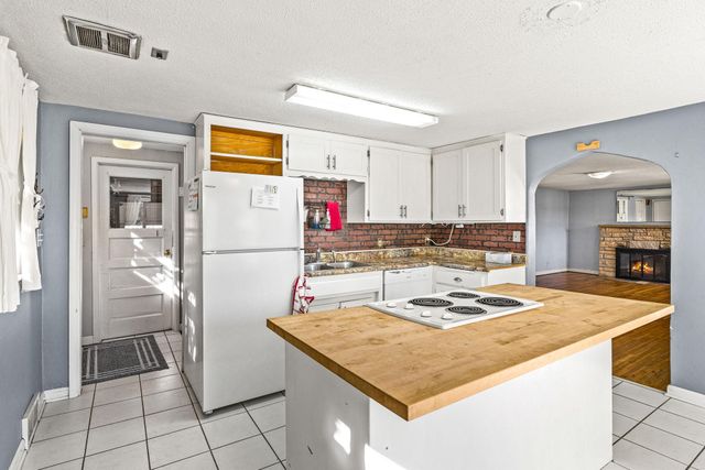 2816 Oxford Street N, Roseville, MN 55113