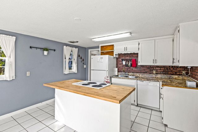 2816 Oxford Street N, Roseville, MN 55113