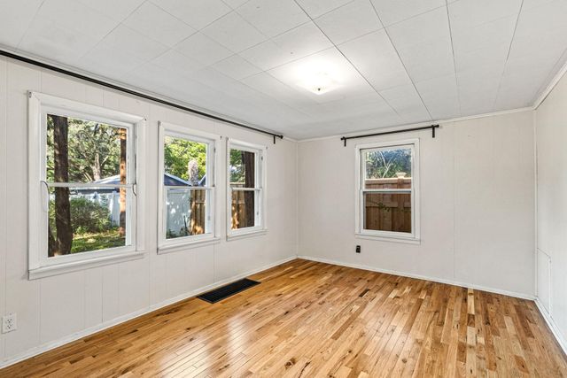 2816 Oxford Street N, Roseville, MN 55113