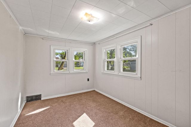 2816 Oxford Street N, Roseville, MN 55113