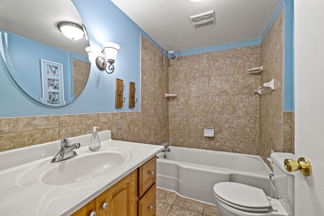 2816 Oxford Street N, Roseville, MN 55113