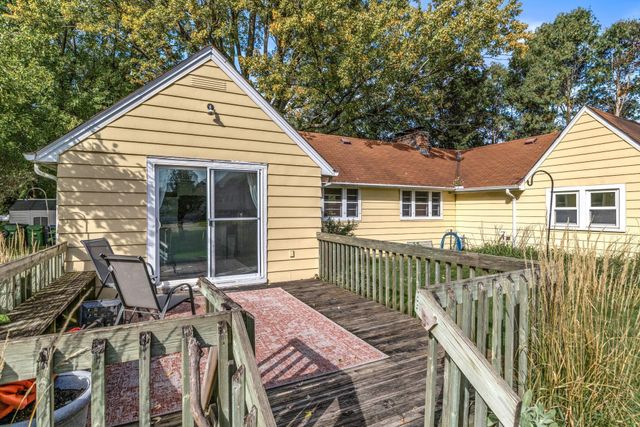 2816 Oxford Street N, Roseville, MN 55113