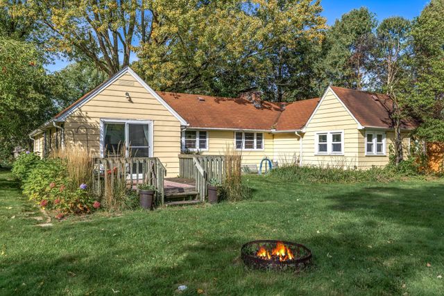 2816 Oxford Street N, Roseville, MN 55113