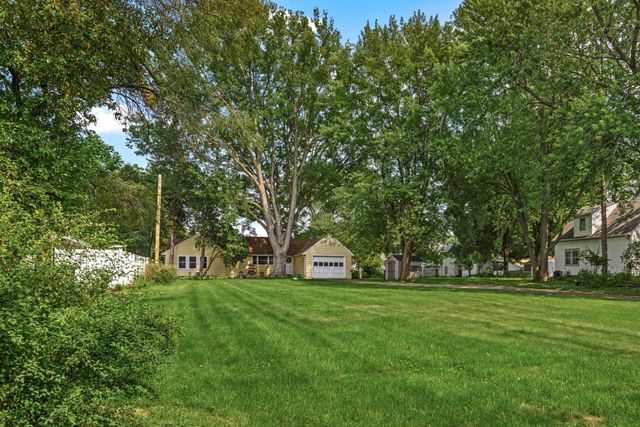 2816 Oxford Street N, Roseville, MN 55113