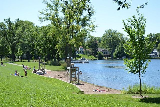 2816 Oxford Street N, Roseville, MN 55113