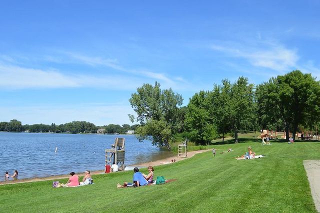 2816 Oxford Street N, Roseville, MN 55113