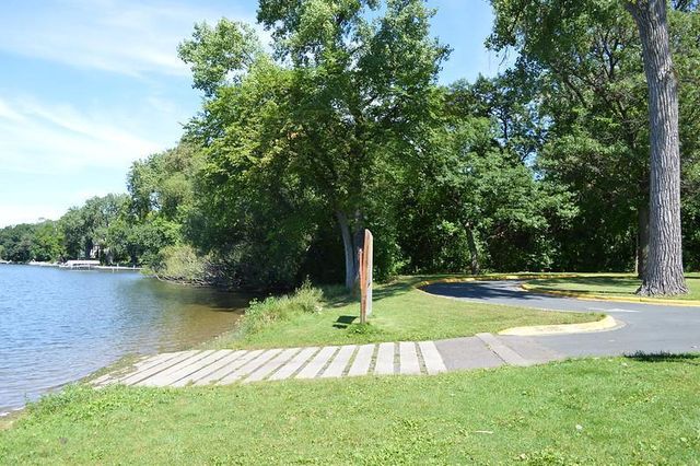 2816 Oxford Street N, Roseville, MN 55113