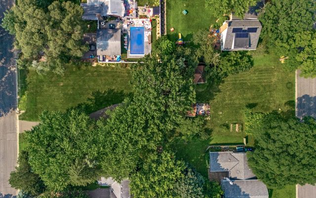 2816 Oxford Street N, Roseville, MN 55113