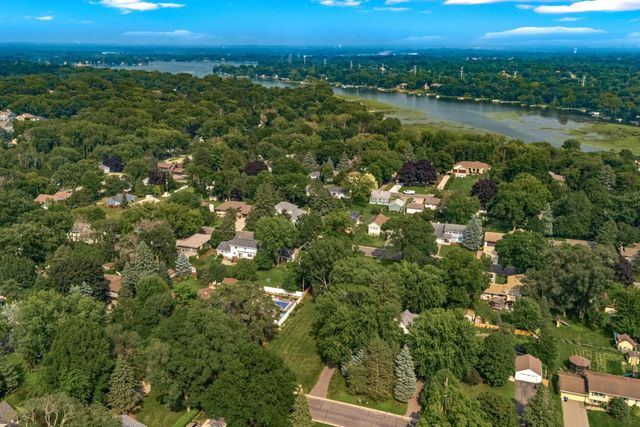 2816 Oxford Street N, Roseville, MN 55113