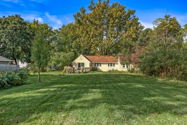 2816 Oxford Street N, Roseville, MN 55113