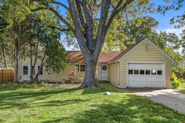 2816 Oxford Street N, Roseville, MN 55113