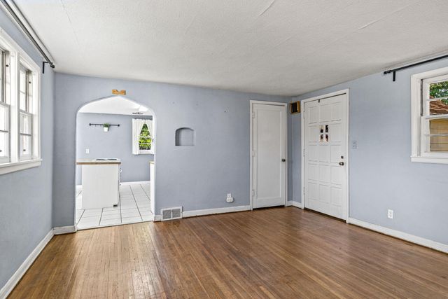 2816 Oxford Street N, Roseville, MN 55113