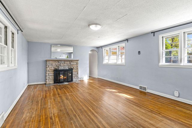 2816 Oxford Street N, Roseville, MN 55113