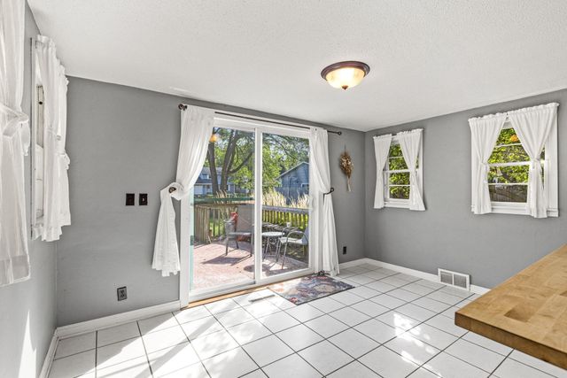 2816 Oxford Street N, Roseville, MN 55113