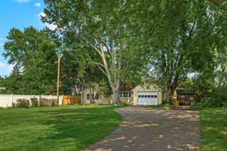 2816 Oxford Street N, Roseville, MN 55113