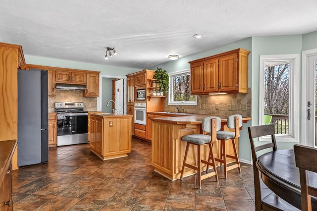 5852 S Farm Rd 157, Springfield, MO 65810