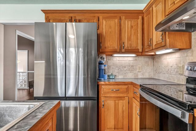 5852 S Farm Rd 157, Springfield, MO 65810