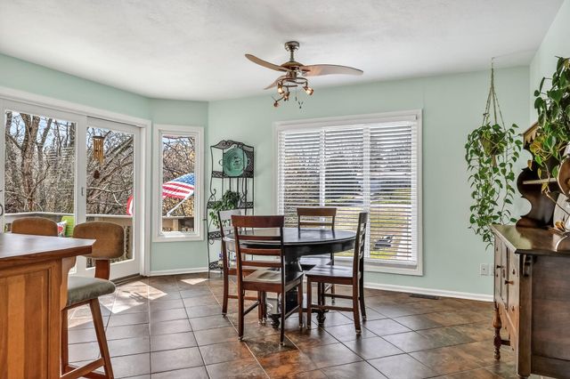 5852 S Farm Rd 157, Springfield, MO 65810