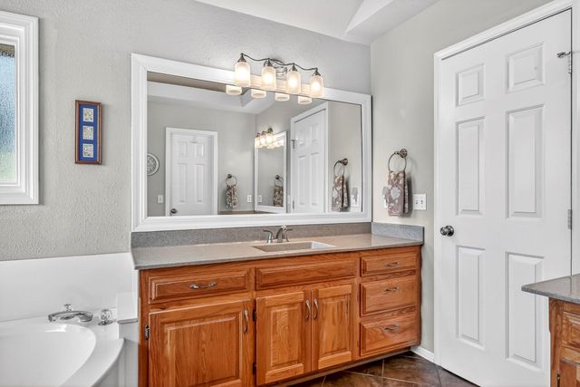 5852 S Farm Rd 157, Springfield, MO 65810