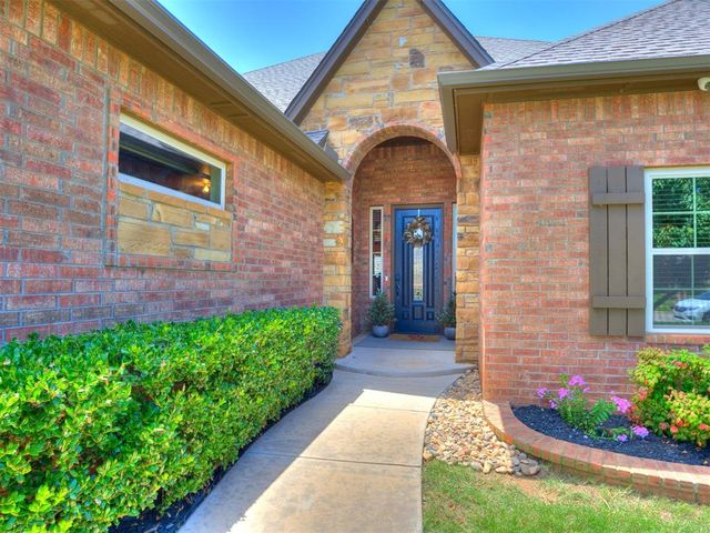 9112 SW 36th Street, Mustang, OK 73179