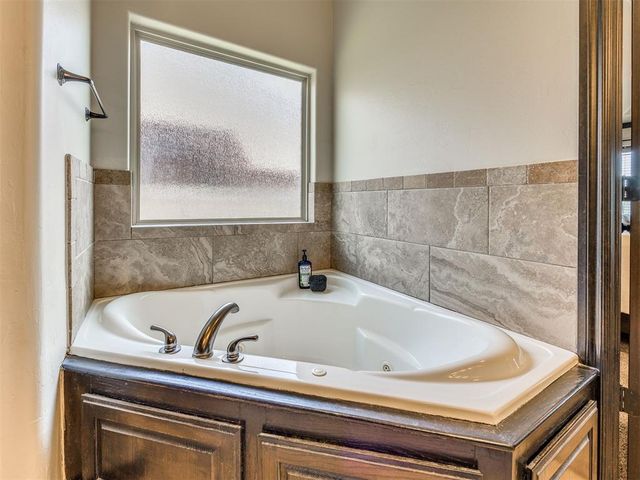 9112 SW 36th Street, Mustang, OK 73179