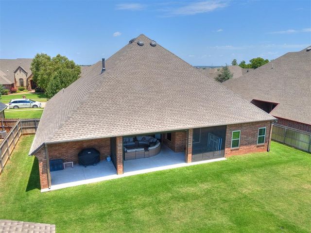 9112 SW 36th Street, Mustang, OK 73179