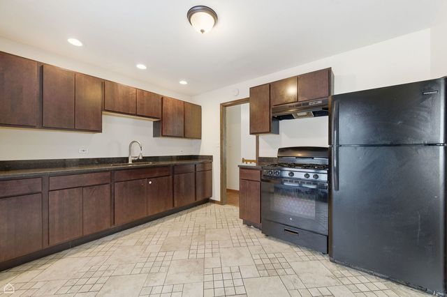 250 E Maple Drive, Glenwood, IL 60425